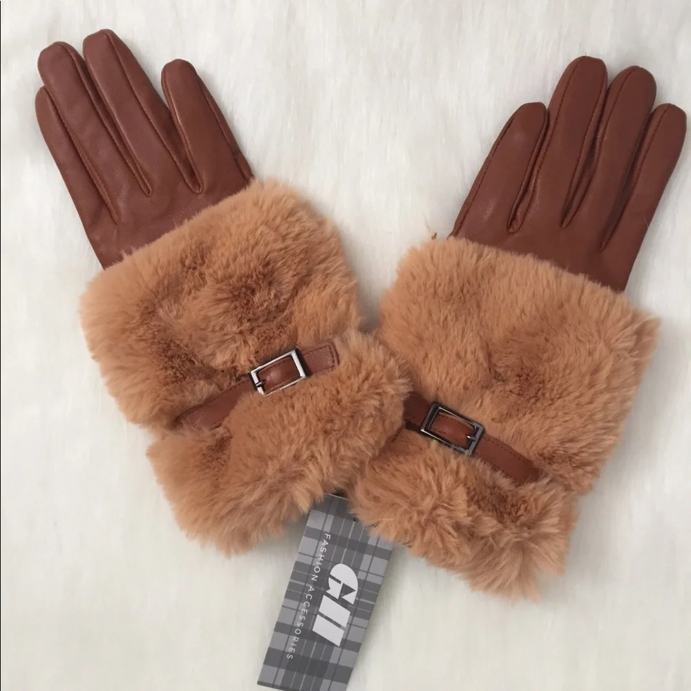 GH Faux Fur Buckle Gloves NWT